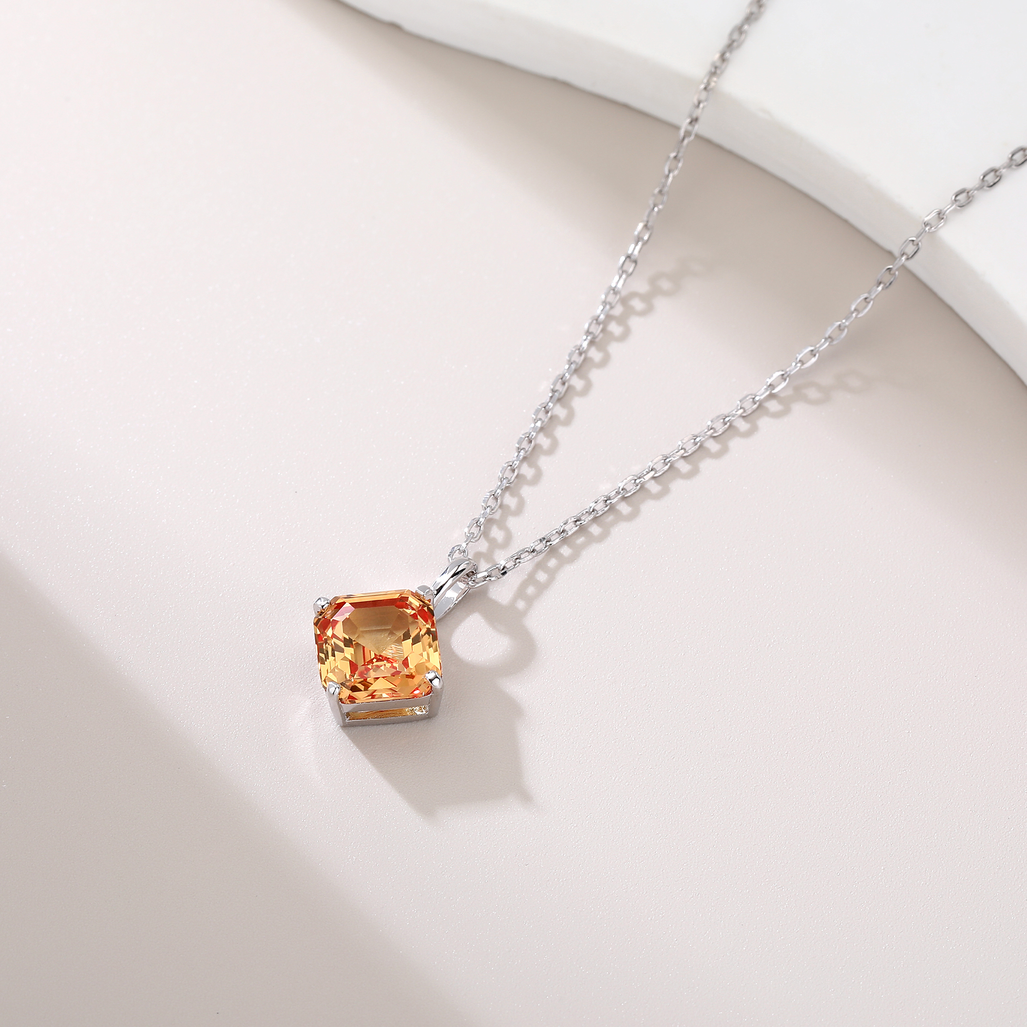 Bezel-Set Diamond-Shaped Small - Bezels Set Pendant บทวิจารณ์และราคา
